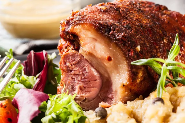 Pork knuckle with fried sauerkraut — Stock Photo, Image