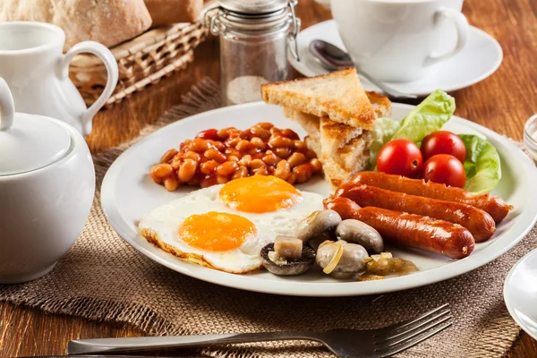 Engelsk frukost med korv — Stockfoto