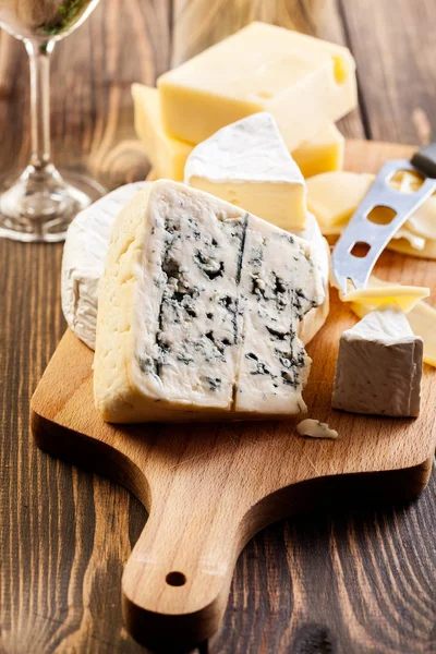 Conjunto de queijos diferentes — Fotografia de Stock
