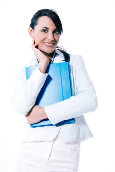 Молодая привлекательная деловая женщина с портфелем в офисе — стоковое фото