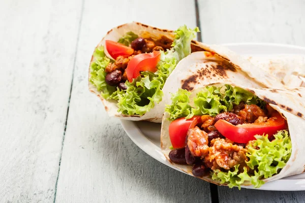 Tortilla met gehakt vlees en bonen — Stockfoto