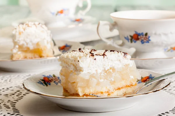 Fresh sweet apple cake with whipped cream served with cup of tea — Stock Photo, Image