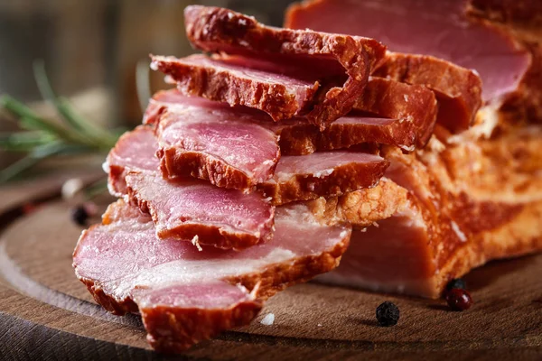 Smoked bacon with chopped slices, ready to prepare a traditional breakfast with eggs — Stock Photo, Image