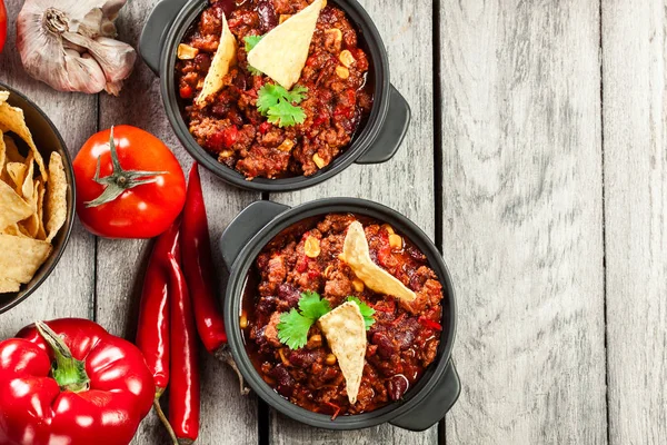 Tál meleg chili con carne-darált marhahús, bab, paradicsom egy — Stock Fotó