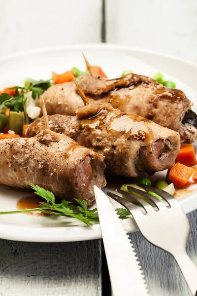 Rollos de cerdo y verduras —  Fotos de Stock