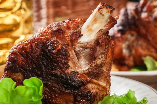Roasted turkey knuckle with fried potato slices — Stock Photo, Image