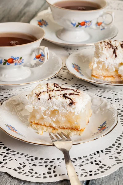 Fresh sweet apple cake with whipped cream served with cup of tea — Stock Photo, Image