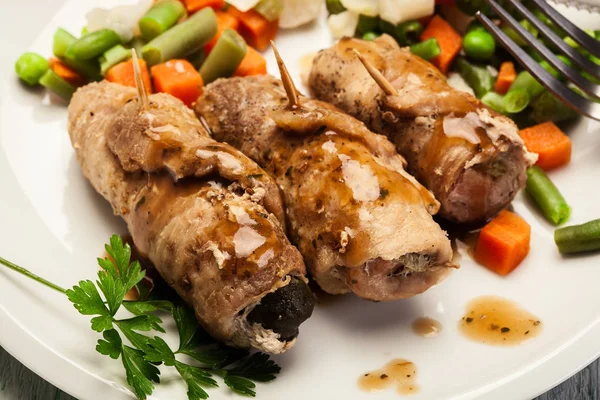 Rollos de cerdo y verduras —  Fotos de Stock