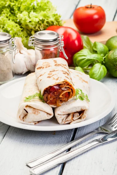 Mexican burritos wraps with mincemeat, beans and vegetables — Stock Photo, Image