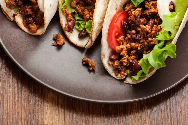 Mexikói taco, darált hús, bab, fűszerek — Stock Fotó