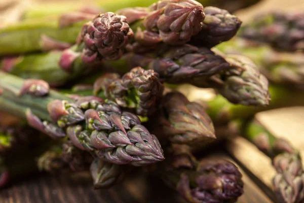 Bouquet d'asperges fraîches — Photo