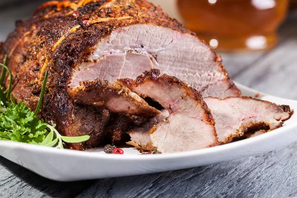 Gebratene Schweineschulter — Stockfoto