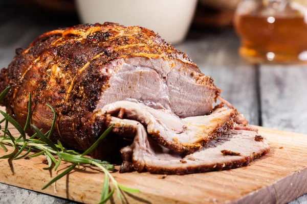 Geroosterde schouder van varkensvlees — Stockfoto