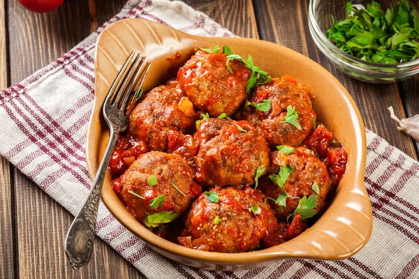 Pork meatballs with spicy tomato sauce in dish — Stock Photo, Image
