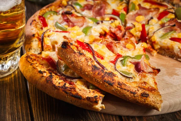 Homemade pizza with bacon, paprika and corn — Stock Photo, Image