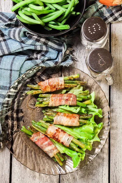 Fried green bean wrapped in smoked bacon — Stock Photo, Image