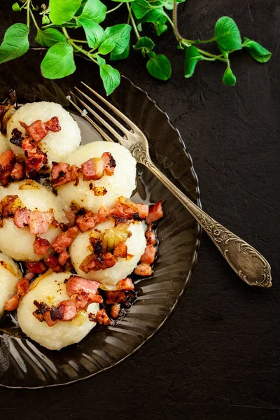 Bolinhos de batata recheados com carne — Fotografia de Stock