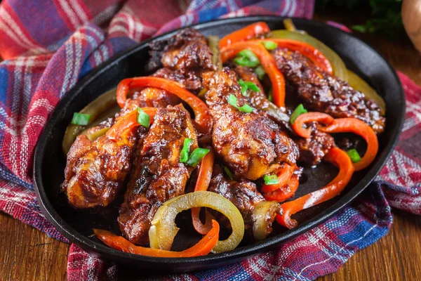 Chinese chicken wings with vegetables in sweet and sour sauce — Stock Photo, Image