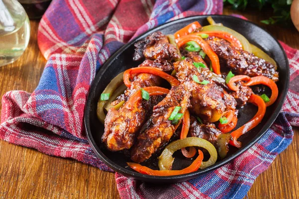 Chinese chicken wings with vegetables in sweet and sour sauce — Stock Photo, Image