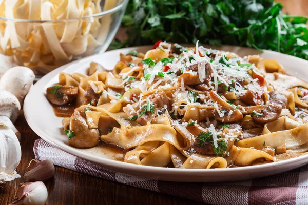 Tagliatelle con champignon — Foto Stock