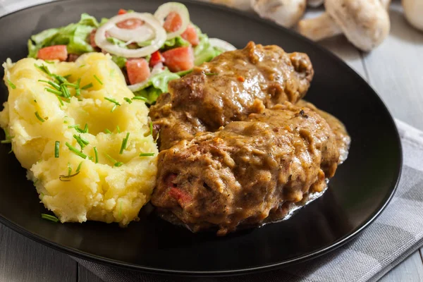 Rollos de cerdo en salsa —  Fotos de Stock