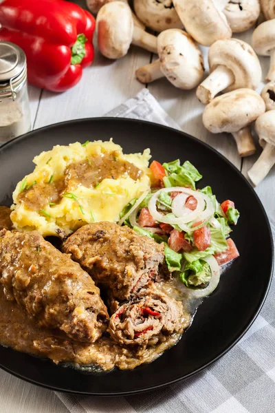 Varkensvlees rollen in saus — Stockfoto