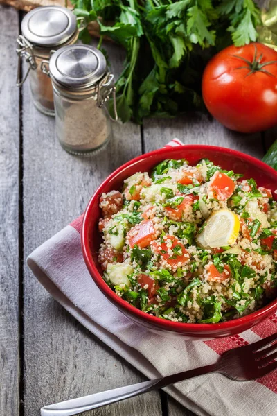 Salát Tabbouleh s kuskus — Stock fotografie