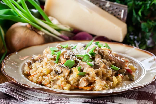 Rizottó gomba csiperkegomba, a sertés és a parmezán — Stock Fotó