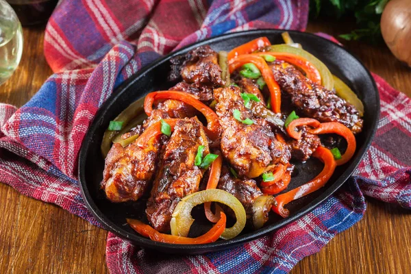 Chinese chicken wings with vegetables in sweet and sour sauce — Stock Photo, Image