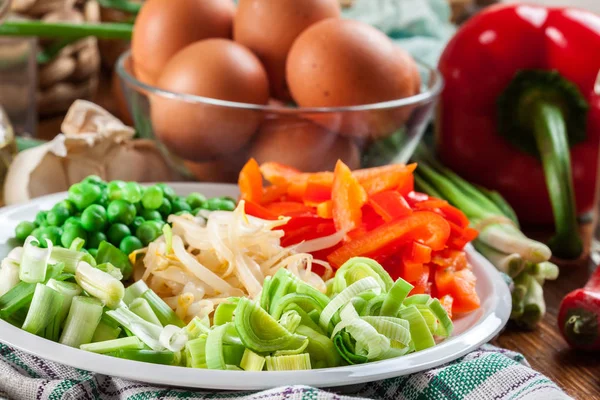 Ingrediënten klaar voor het voorbereiden van ei fu yung — Stockfoto