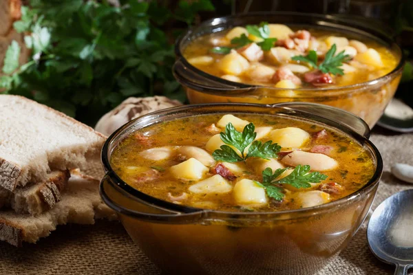 White bean soup with potatoes and bacon — Stock Photo, Image