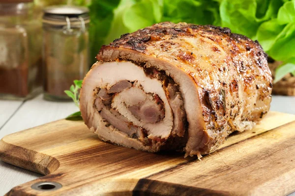 Rollo de cerdo asado relleno con otras carnes y tomates secos —  Fotos de Stock