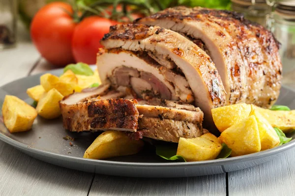 Schweinebraten gefüllt mit anderem Fleisch — Stockfoto