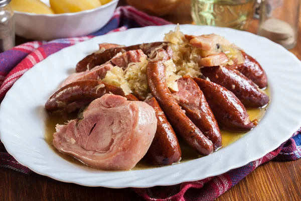 Choucroute Garnie. Chucrut alsaciano — Foto de Stock