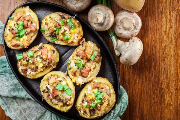 Baked potatoes in jacket stuffed with bacon, mushrooms and chees — Stock Photo, Image