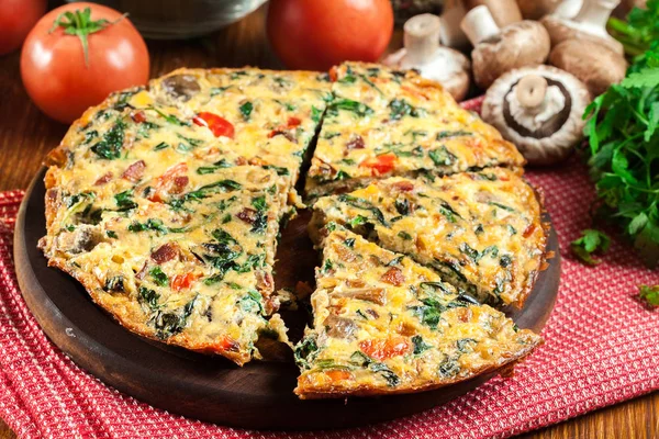 Frittata di uova, funghi e spinaci — Foto Stock