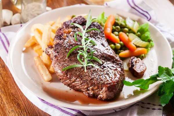 Beef steak served with baked potatoes — Stock Photo, Image