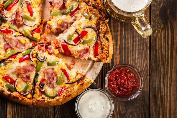 Homemade pizza with bacon, paprika and corn — Stock Photo, Image