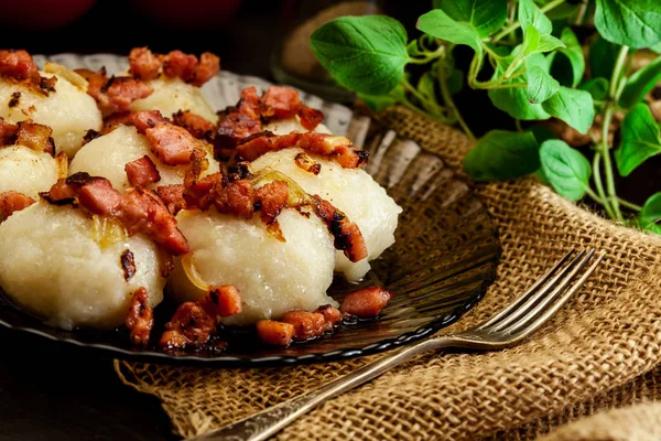Картофельные пельмени с мясом — стоковое фото