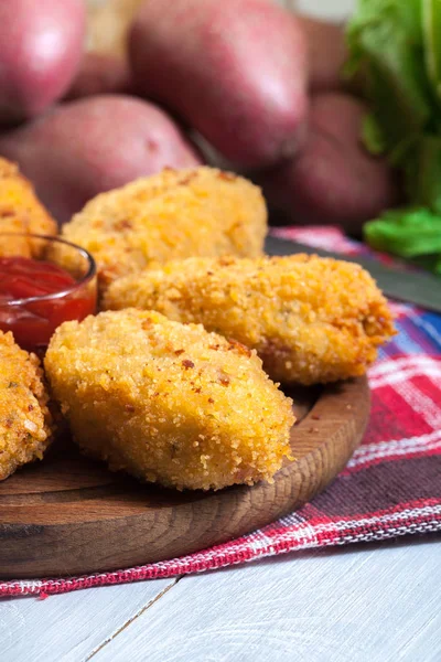 Croquetas caseras de jamón —  Fotos de Stock