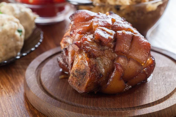 自家製焼き豚肉のナックル — ストック写真