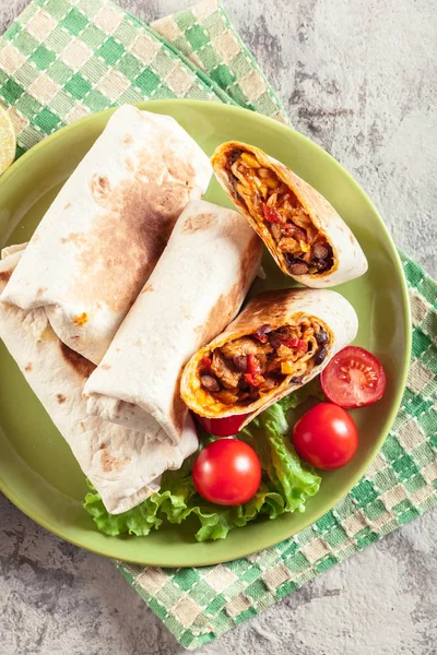 Burritos wraps with mincemeat, beans and vegetables — Stock Photo, Image