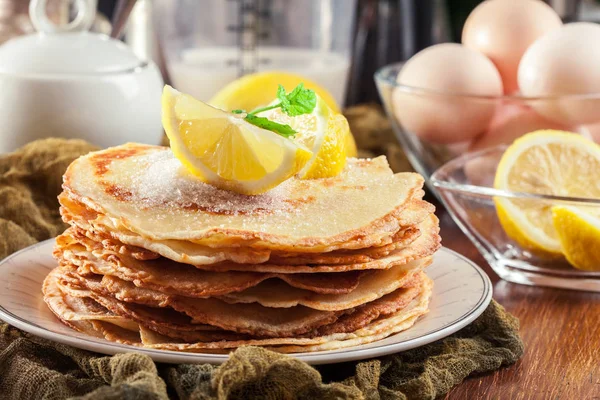 Panquecas britânicas com limão e açúcar — Fotografia de Stock