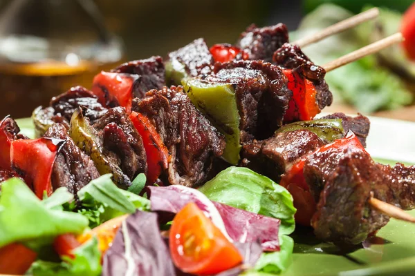 肉和蔬菜串烧烤的牛肉 — 图库照片