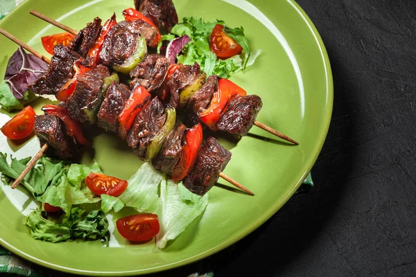 구운된 쇠고기 고기와 야채 케밥 — 스톡 사진
