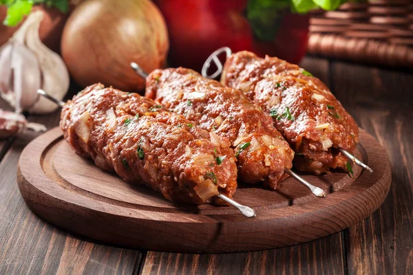 Crudo Tradicional Sish Kebab Tabla Cortar Madera —  Fotos de Stock