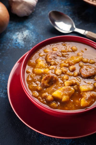 Stufato Ceci Con Chorizo Patate Piatto Tradizionale Spagnolo Solito Preparato — Foto Stock