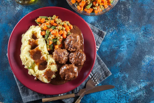 Boulettes Viande Rôties Sauce Noire Avec Purée Pommes Terre Salade — Photo