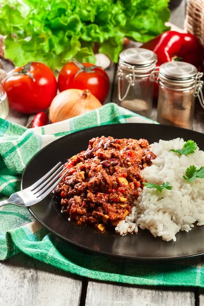 Горячий Чили Кон Карне Говядиной Бобами Помидорами Кукурузой Подается Рисом — стоковое фото