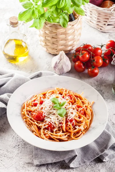 Spaghetti Napoli Mit Parmesan Traditionelles Italienisches Gericht — Stockfoto